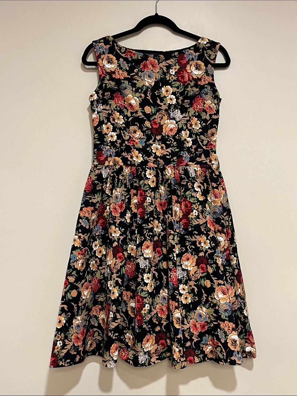 Lindy Bop | A-line sleeveless retro style dress Women’s size M dark floral lined
